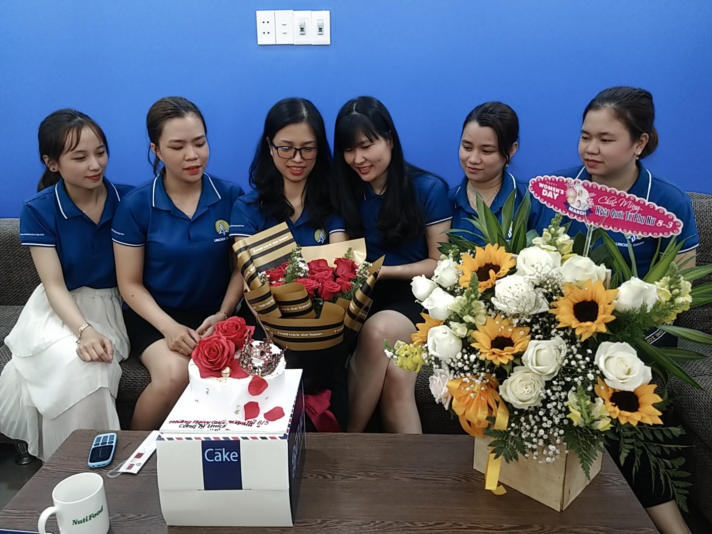 Bàn giao đơn hàng 500 áo cho công ty Unichem Đà Nẵng